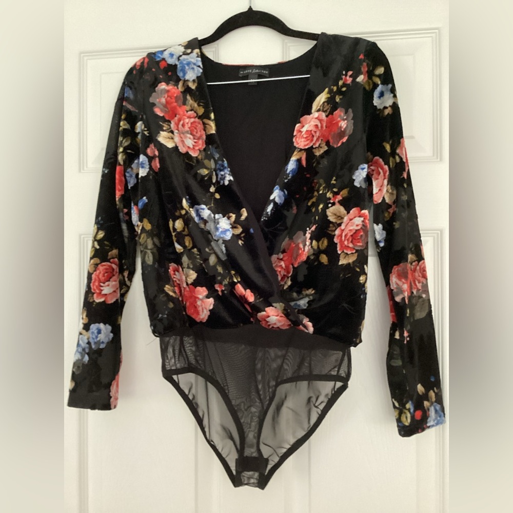 South Moon Under crushed velvet floral v neck bodysuit. Excellent condition
